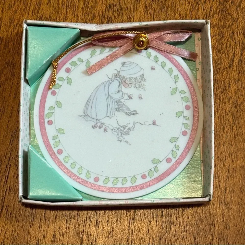 Vintage Deadstock NIB Precious Moments Christmas Ornament # 229822 Enesco 3.25”